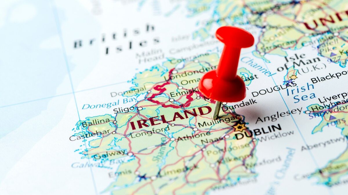 mapa-irlanda mapa com pin vermelho na Irlanda