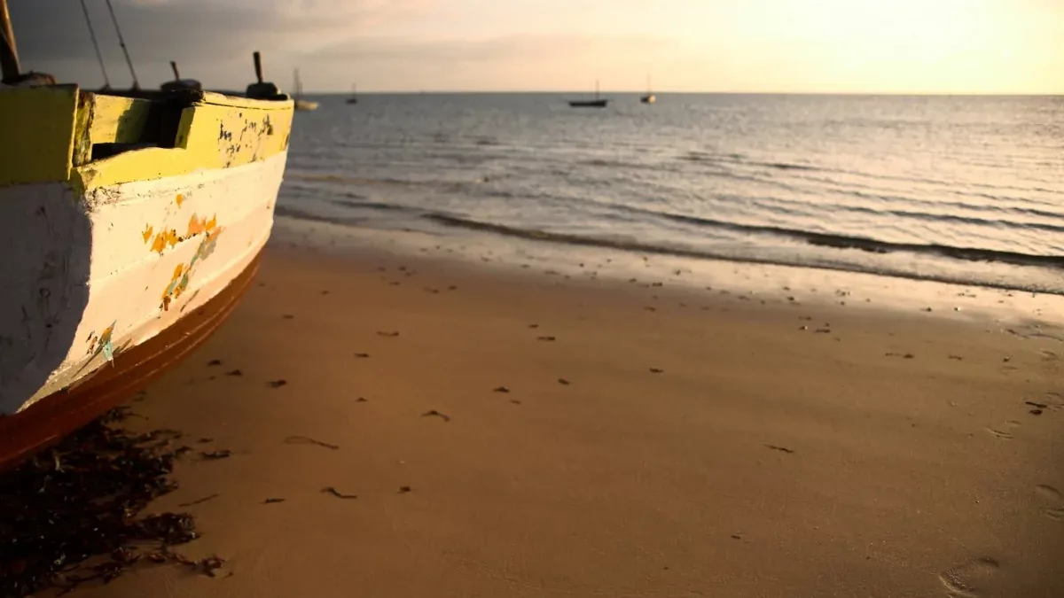 praia-e-barco-mocambique