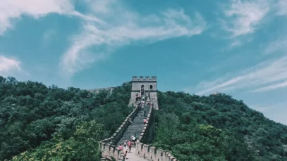 Imagem da muralha do China ilustra como viajar para a Ásia.